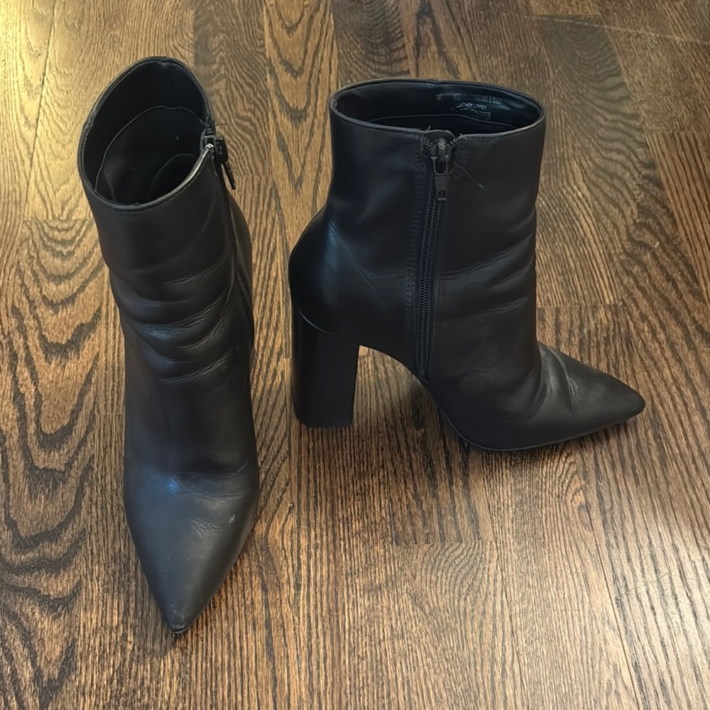 STEVE MADDEN LEATHER BOOTIES